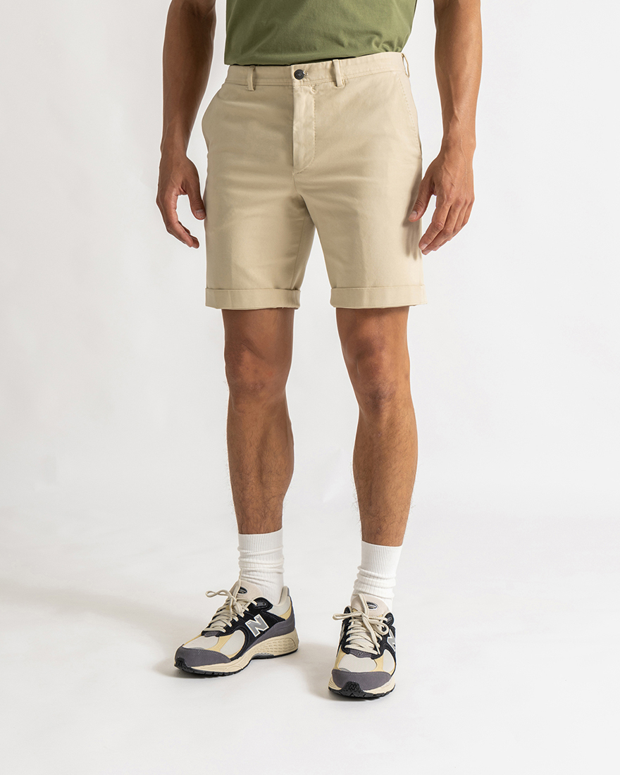 Alan short comfort fit sand