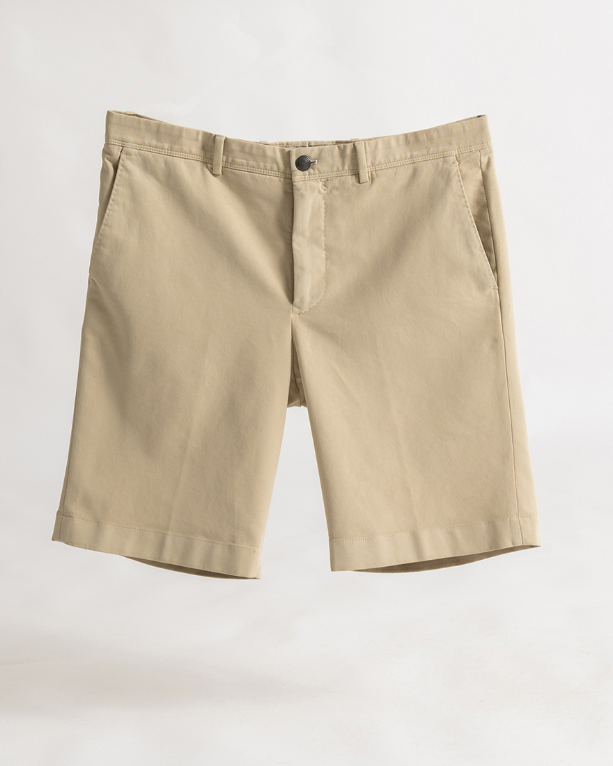 Alan short comfort fit sand