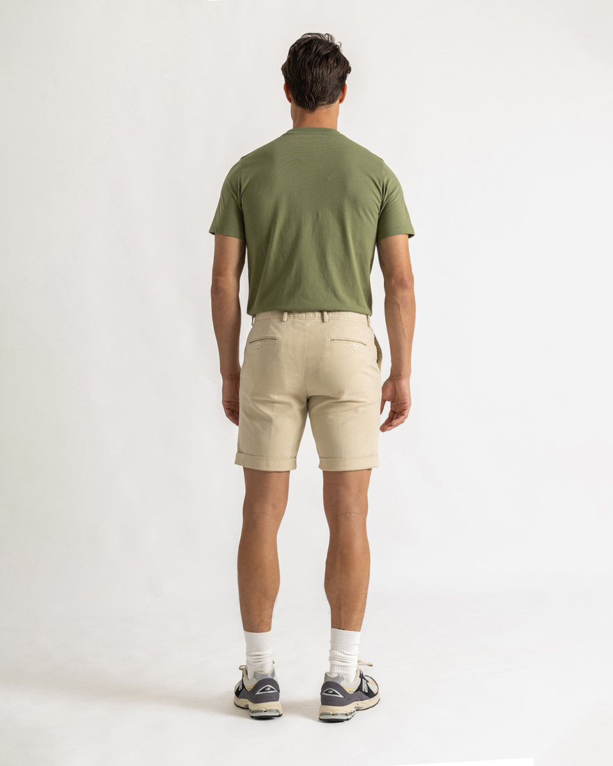 Alan short comfort fit sand