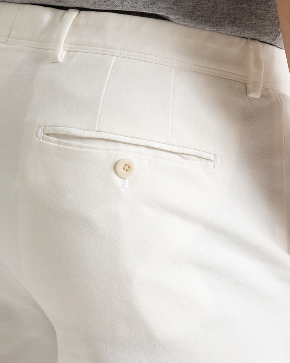 Alan short comfort fit off white