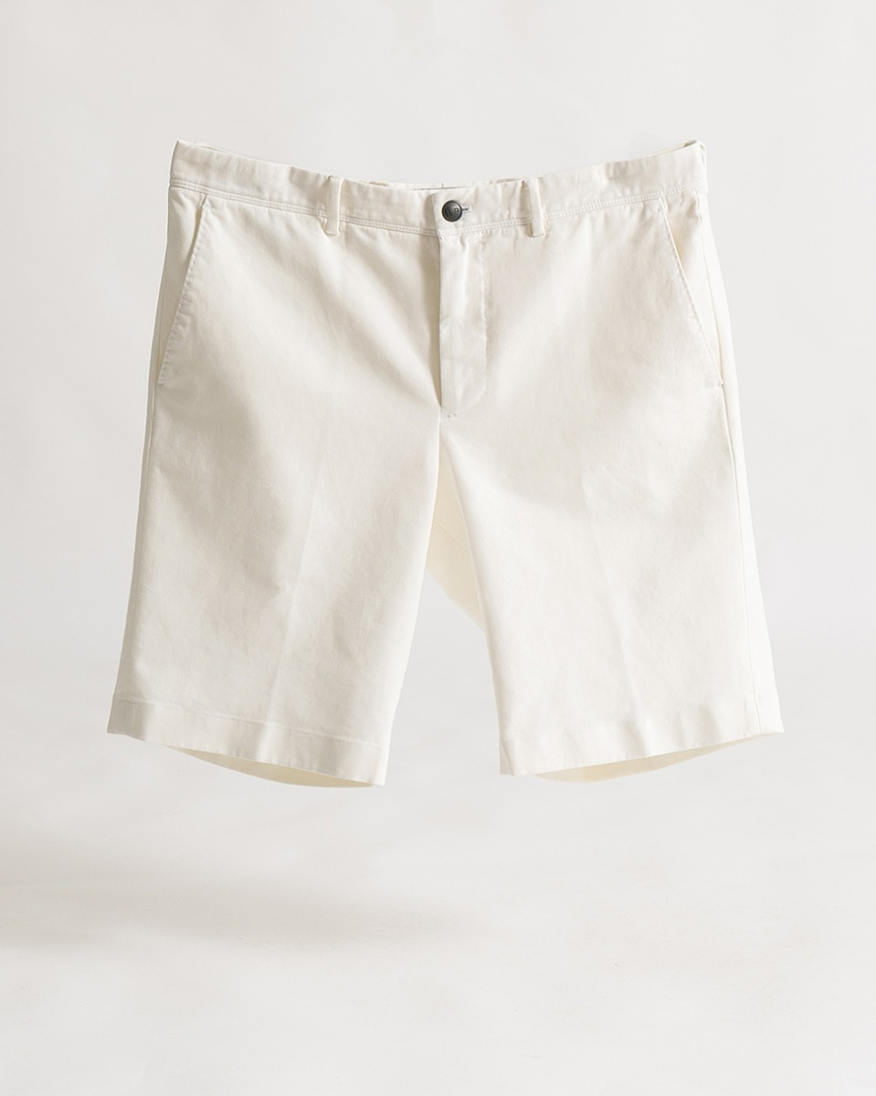 Alan short comfort fit off white